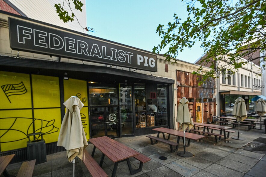 More Photos Of 1656-1660 Columbia Rd NW, Washington Storefront For Lease