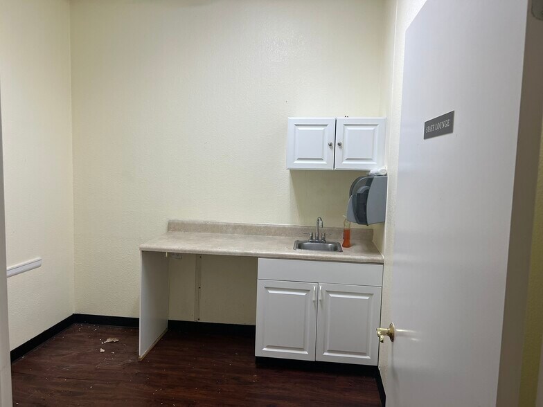 More Photos Of 4740-4780 US Highway 19, New Port Richey Unknown For Lease