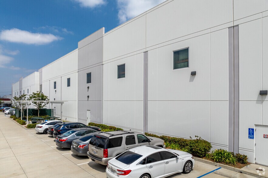 More Photos Of 6027 Bandini Blvd, Commerce Distribution For Lease