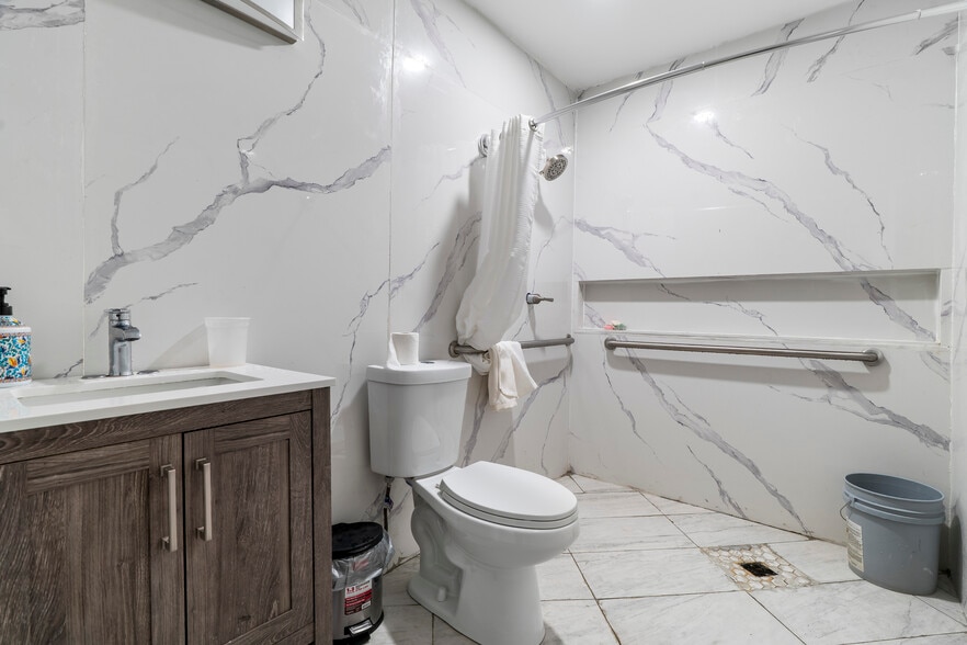 More Photos Of 431 W J St, Oakdale Assisted Living For Sale