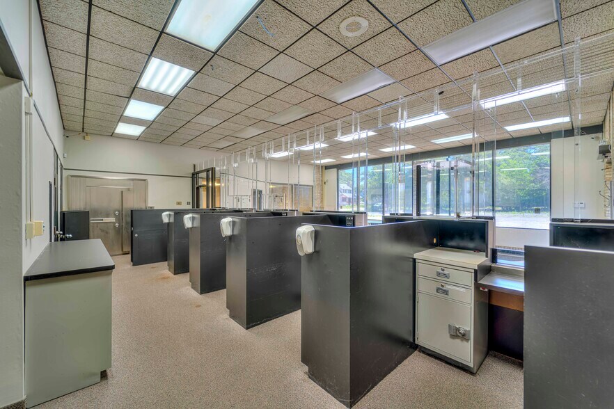 More Photos Of 1217 Greenwood Ave, Jackson General Retail For Sale