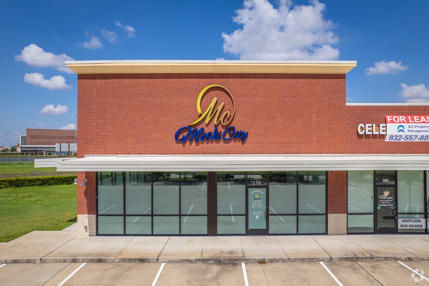 More Photos Of 3220 Kirby Dr, Pearland Storefront For Sale