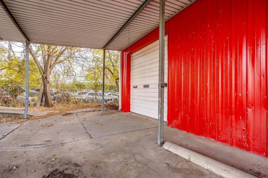 More Photos Of 4140 Mansfield Hwy, Forest Hill Warehouse For Sale