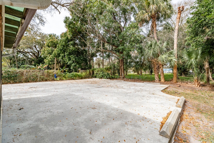 More Photos Of 840 19th St, Vero Beach Office Residential For Lease