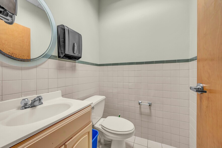 More Photos Of 401 Monroe Tpke, Monroe General Retail For Lease