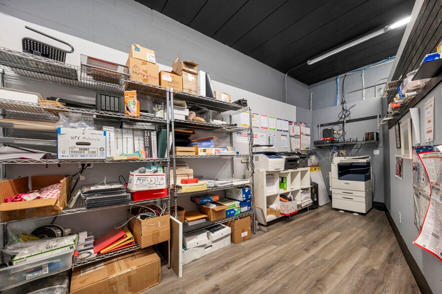 More Photos Of 735-737 Snelling Ave N, Saint Paul Storefront Retail Office For Lease