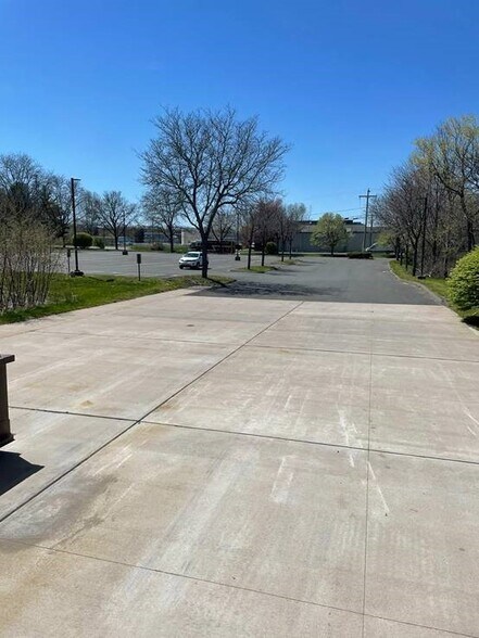 More Photos Of 215 Moody Rd, Enfield Manufacturing For Lease