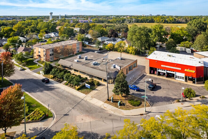 More Photos Of 4300 W 36 1/2 St, Saint Louis Park General Retail For Lease