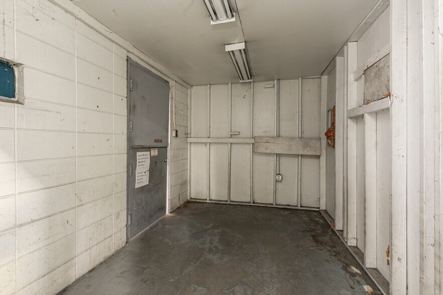 More Photos Of 530 W McDaniel St, Springfield Industrial For Lease