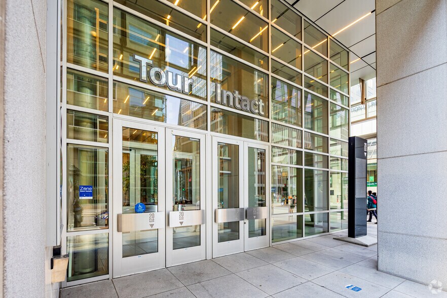 More Photos Of 2020 Boul Robert-Bourassa, Montréal Office For Sale