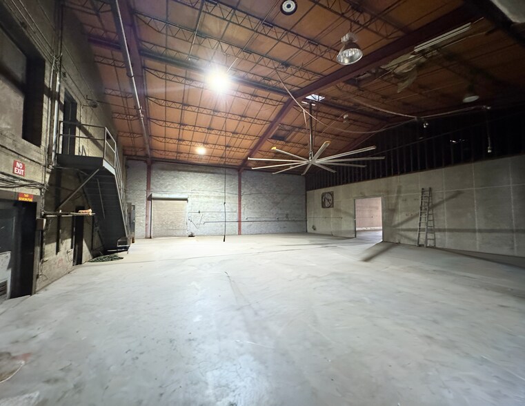 More Photos Of 260 S Hibbert St, Mesa Warehouse For Lease