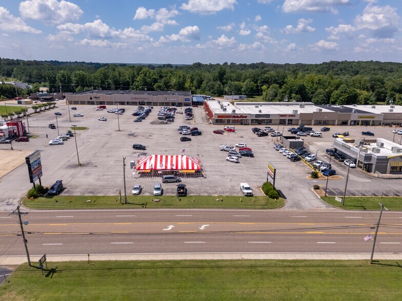 More Photos Of 677 W Church St, Lexington Unknown For Lease