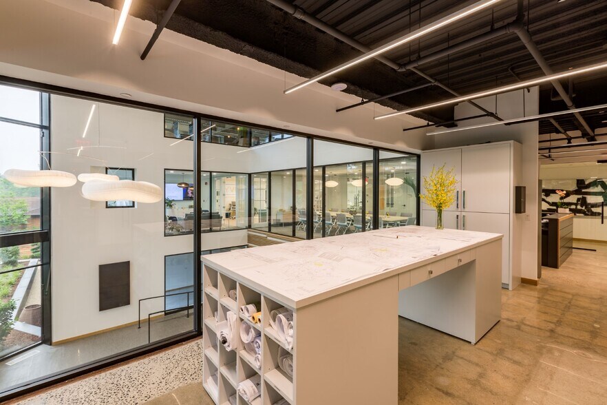 More Photos Of 320 Boston Post Rd, Darien Unknown For Lease