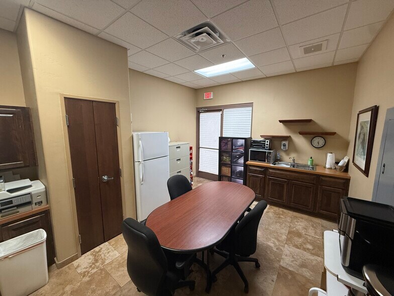 More Photos Of 7336 E Deer Valley Rd, Scottsdale Office For Sale