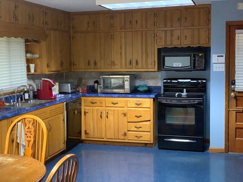 More Photos Of 2228 Scenic Dr, Snellville Office Residential For Sale