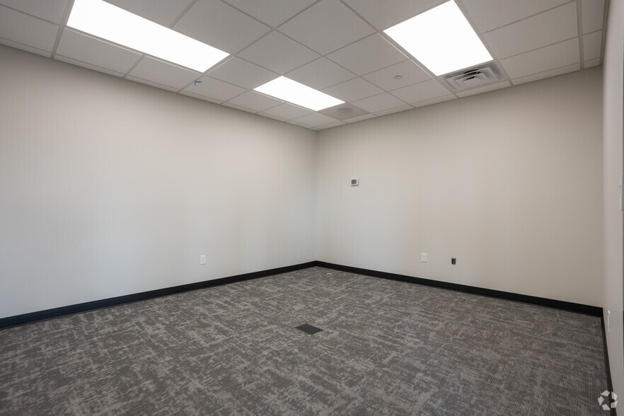 More Photos Of 203 Stonemont Dr, Bristol Warehouse For Sale