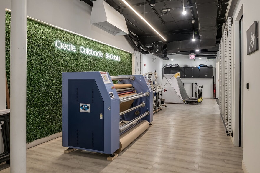 More Photos Of 517 Green Bay Rd, Wilmette Storefront Retail Office For Lease