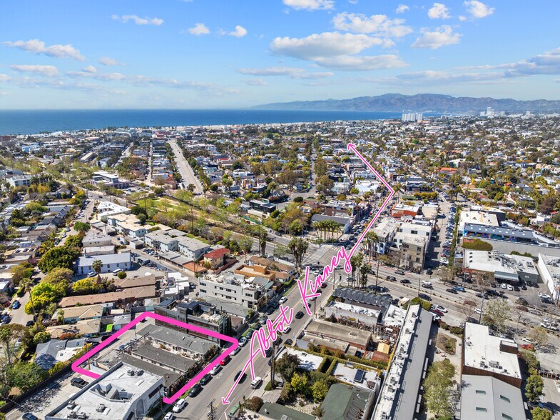 More Photos Of 1726 Abbot Kinney Blvd, Venice Apartments For Sale