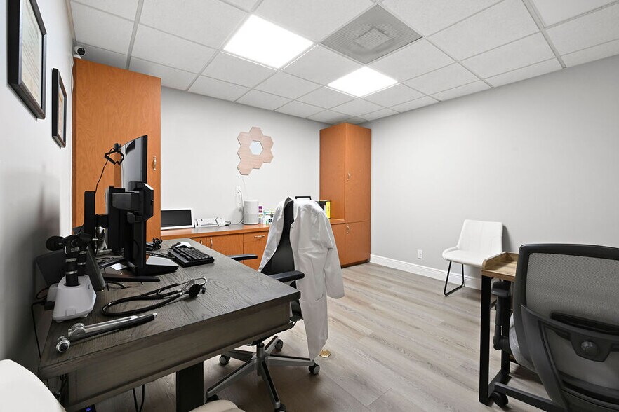 More Photos Of 1801 SE Hillmoor Dr, Port Saint Lucie Medical For Lease
