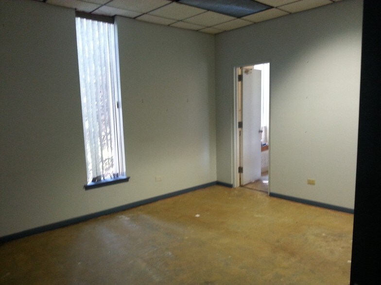 More Photos Of 5520 McDermott Dr, Berkeley Warehouse For Sale