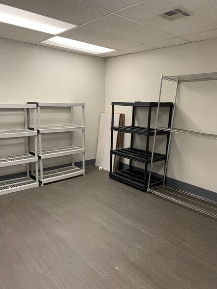 More Photos Of 10308 State Line Rd, Leawood Office For Lease