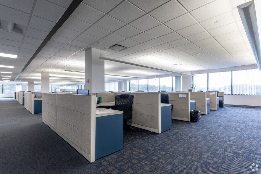 More Photos Of 100 Beard Sawmill Rd, Shelton Office For Lease