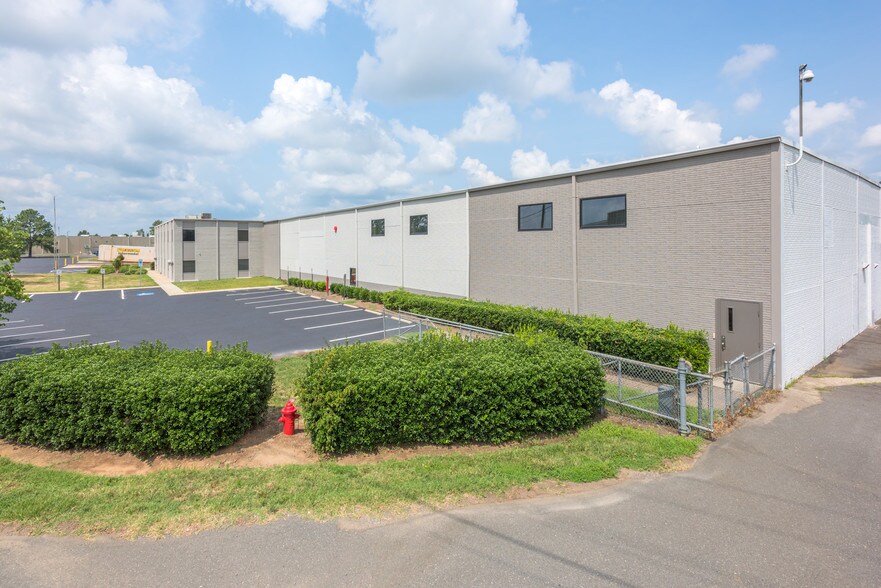 More Photos Of 11524 Wilmar Blvd, Charlotte Warehouse For Lease