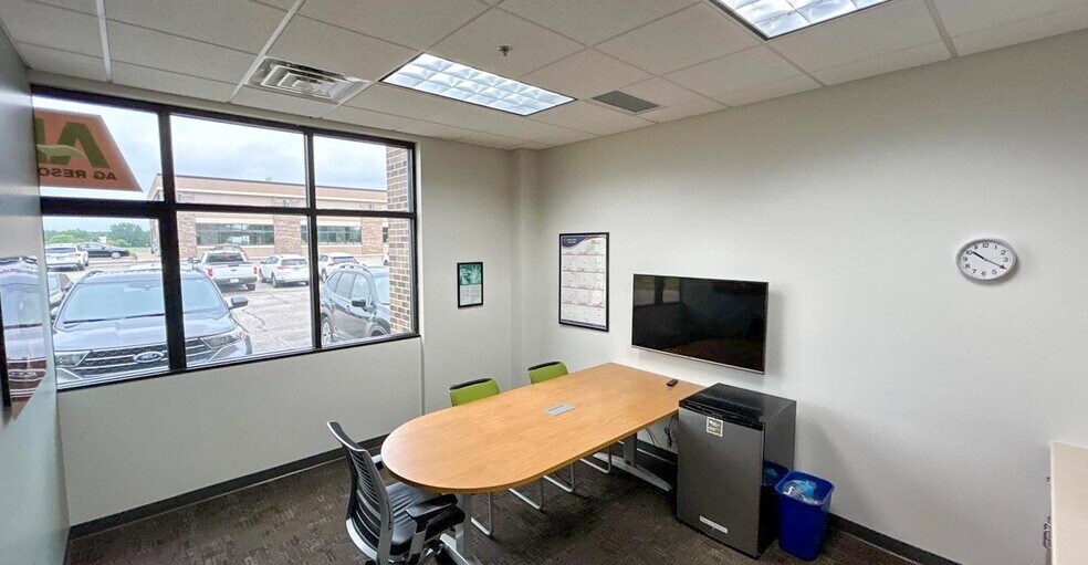 More Photos Of 7389 Airport View Dr SW, Rochester Office For Lease