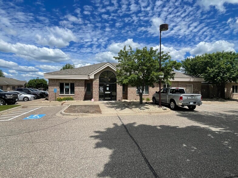 More Photos Of 1881 NW Station Parkway, Andover Office Residential For Lease