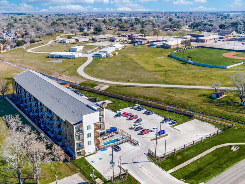 More Photos Of 1100 Us-90 Hwy W, Sealy Apartments For Sale