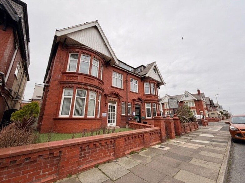 More Photos Of 20-22 Holmfield Rd, Blackpool Hotel For Sale