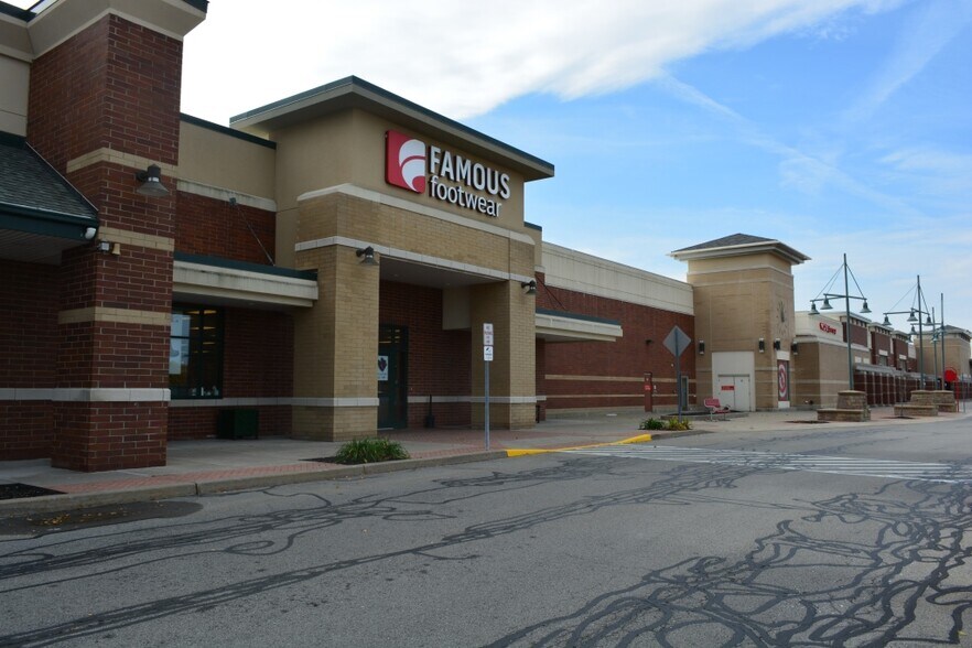 More Photos Of 913-1070 Holt Rd, Webster Unknown For Lease