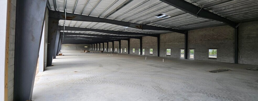 More Photos Of 16109 Lee Rd, Fort Myers Manufacturing For Sale