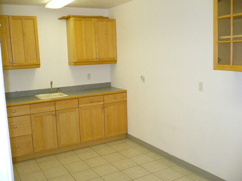 More Photos Of 2775 Feather River Blvd, Oroville Warehouse For Lease