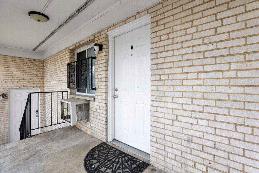 More Photos Of 27 W 8th Ave, Columbus Apartments For Sale