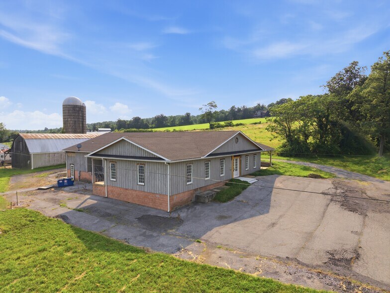 More Photos Of 13175 Washington Springs Winery Ln, Smithsburg Flex For Lease