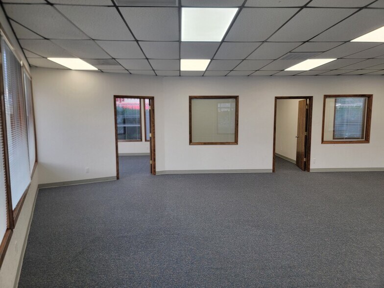 More Photos Of 5002-5008 Commercial St SE, Salem Freestanding For Lease