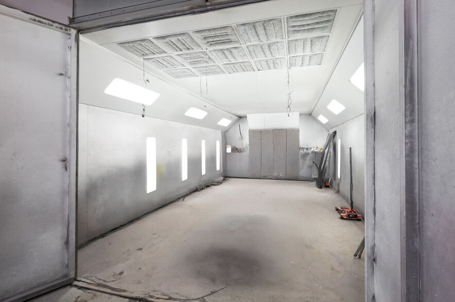 More Photos Of 20 Woodland St, Methuen Auto Repair For Sale