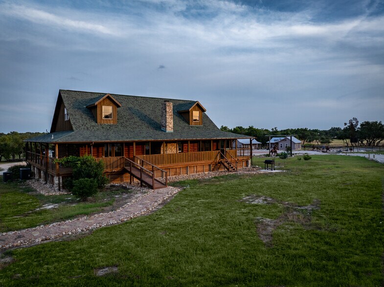 More Photos Of 3607 Lone Man Mountain Rd, Wimberley Hotel For Sale