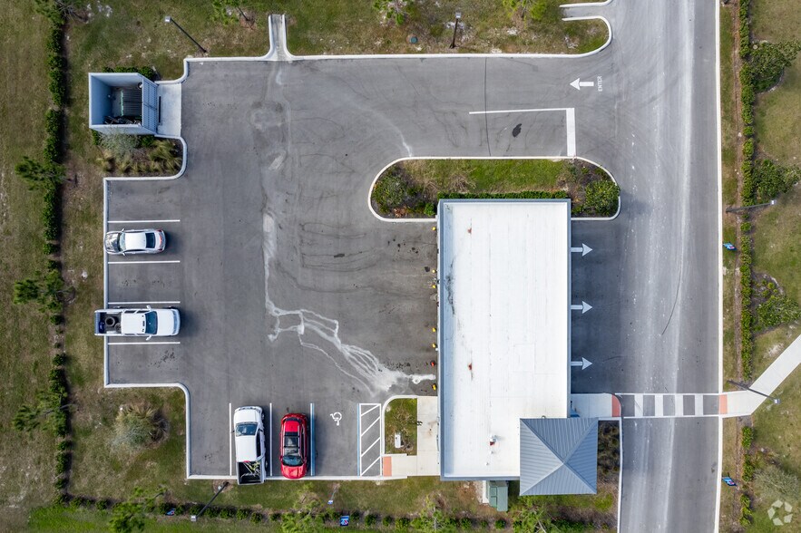 More Photos Of 610 E Burleigh Blvd, Tavares Auto Repair For Sale