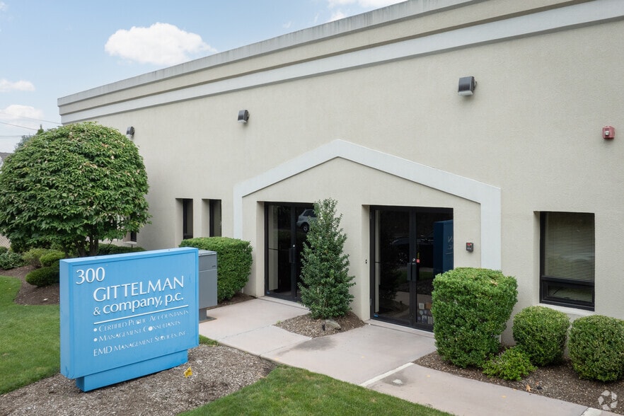 More Photos Of 300 Colfax Ave, Clifton Showroom For Lease