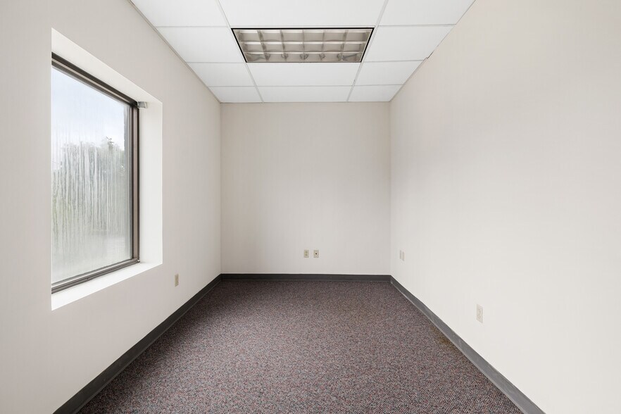 More Photos Of 724 N Illinois St, Indianapolis Office For Lease