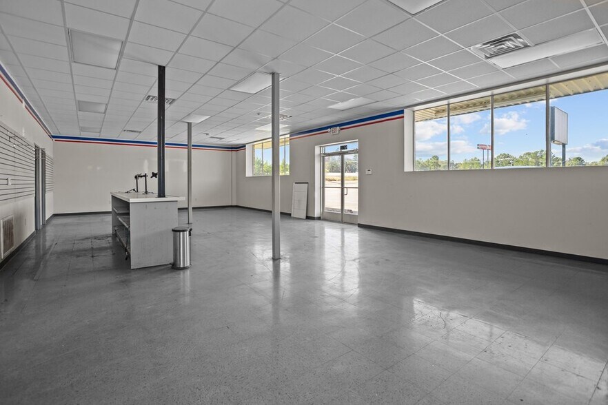 More Photos Of 2500 N Medford Dr, Lufkin Warehouse For Sale