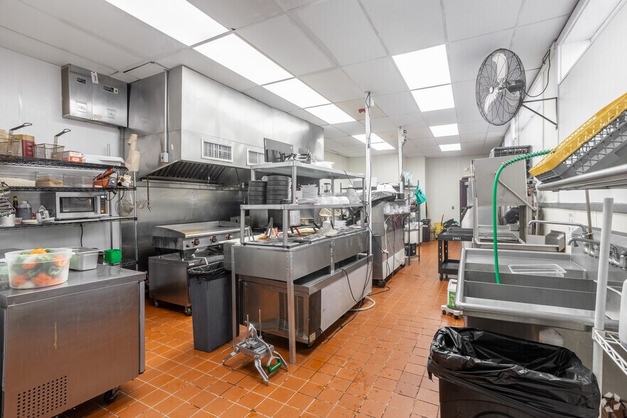 More Photos Of 31-33 W Loockerman St, Dover Office For Sale