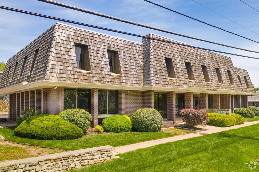 More Photos Of 6600 W 95th St, Overland Park Office For Lease