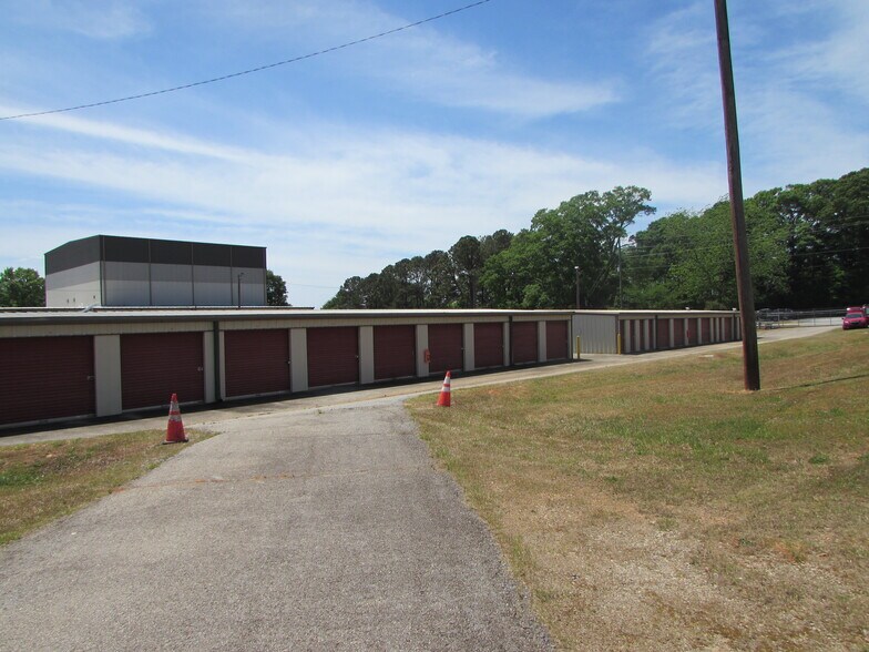 More Photos Of 529 Clifton Ter, Carrollton Self Storage For Sale