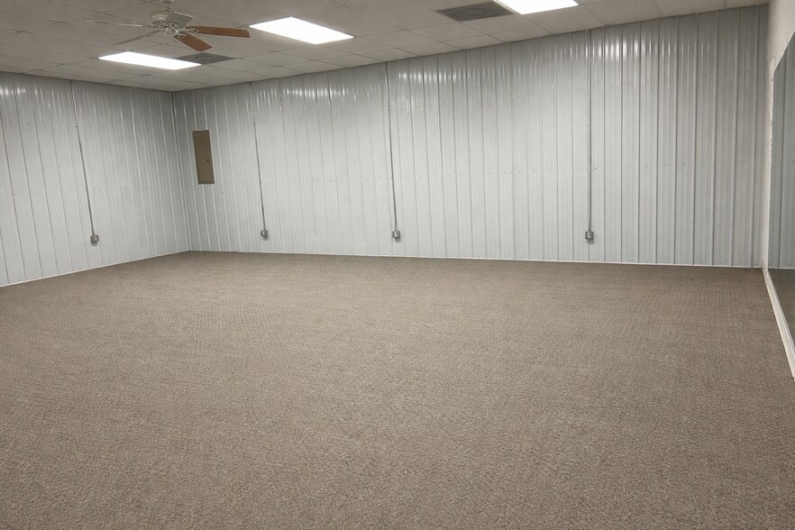 More Photos Of 305 E Broadway St, Drumright Storefront For Sale