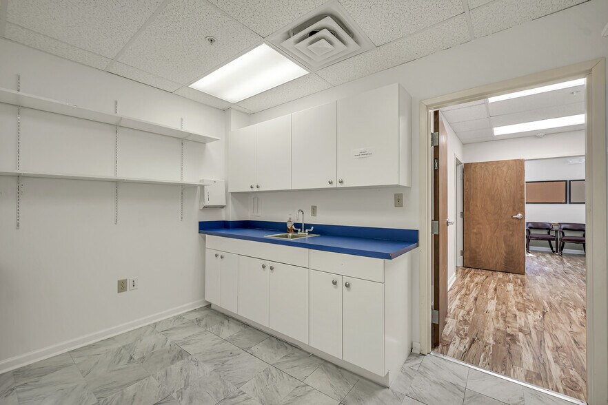 More Photos Of 815 Greenwood Ave, Jenkintown Medical For Sale