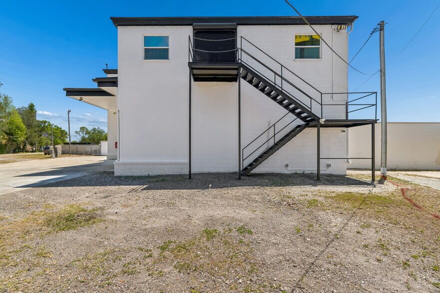 More Photos Of 6536 Lincoln Way N, Saint Petersburg Office For Lease
