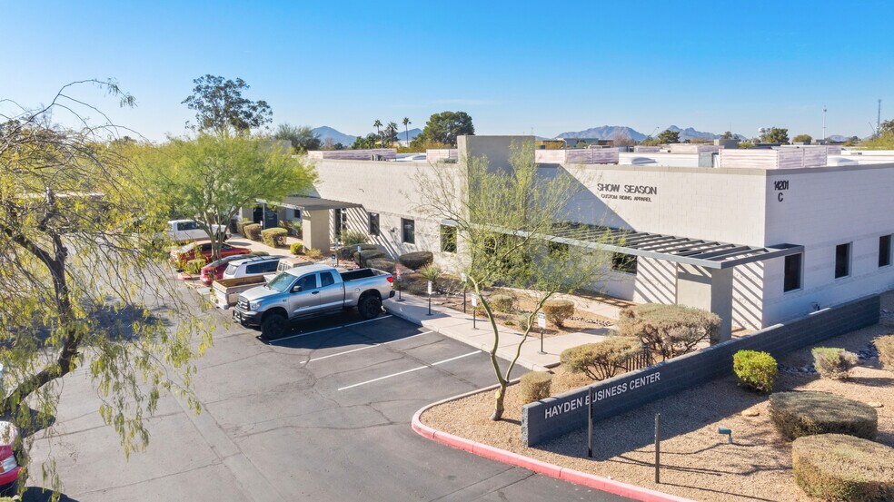 More Photos Of 14201 N Hayden Rd, Scottsdale Showroom For Sale